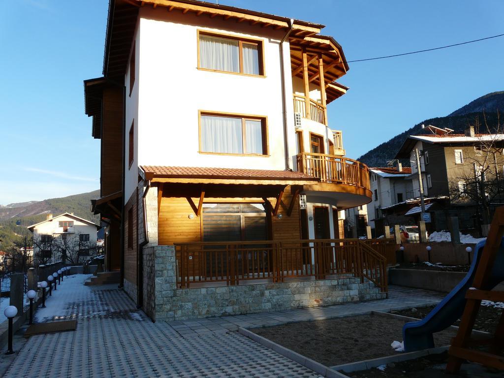 Yuliya Guest House サパレヴァ・バニャ エクステリア 写真