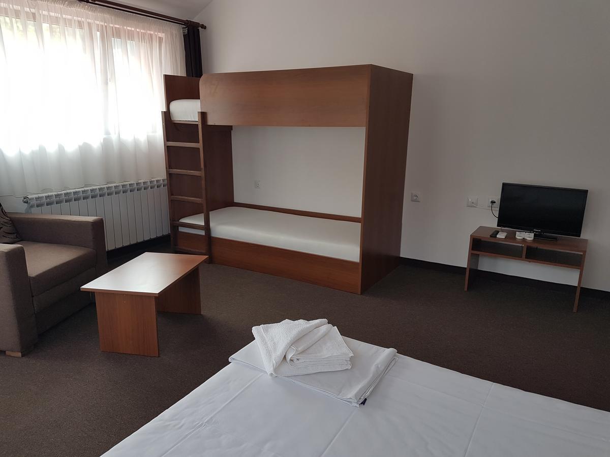 Yuliya Guest House サパレヴァ・バニャ エクステリア 写真